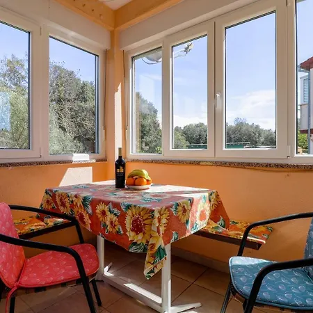 Garden View Apartment Vrsar